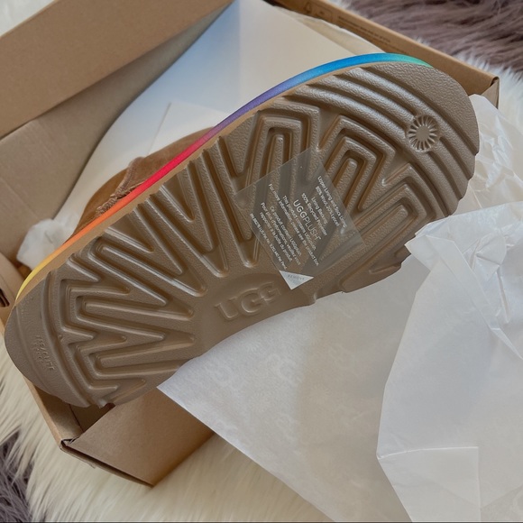 UGG® Rainbow Genuine Shearling Lined Boot - Picture 4 of 9